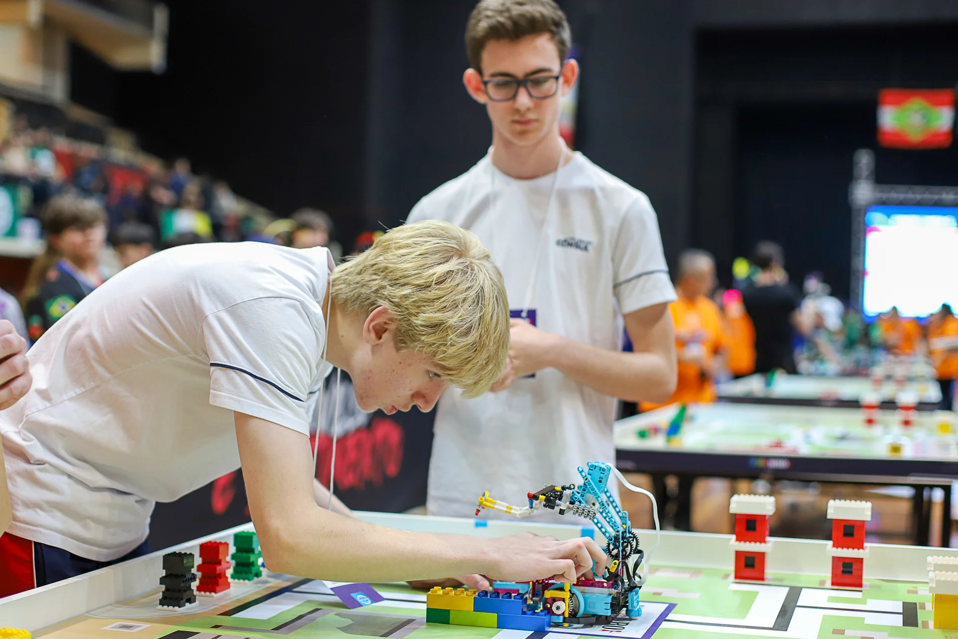 Escolas gaúchas chegam a Joinville para disputar a Olimpíada Mundial de Robótica